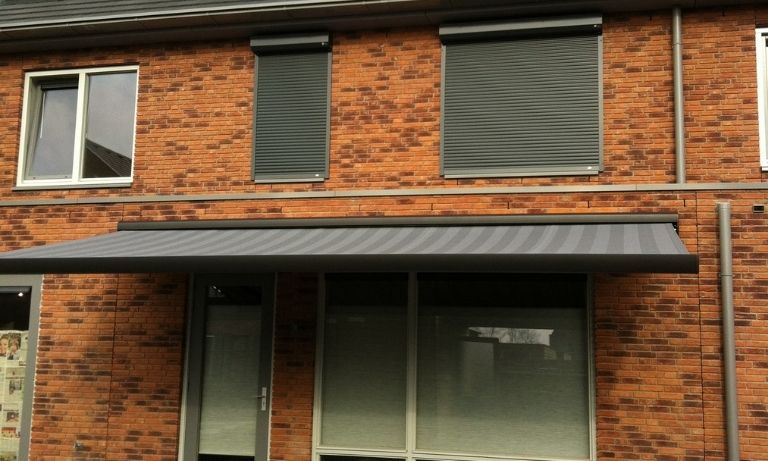 knikarmscherm en rolluiken in vleuten